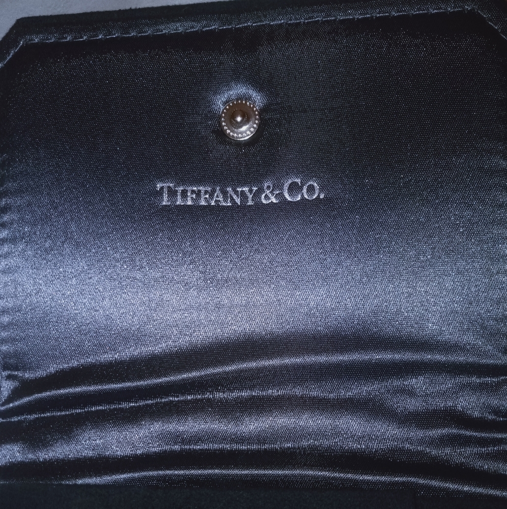 Authentic Tiffany & Co brand black velvet jewelry storage pouch- satin lining - Picture 5 of 10